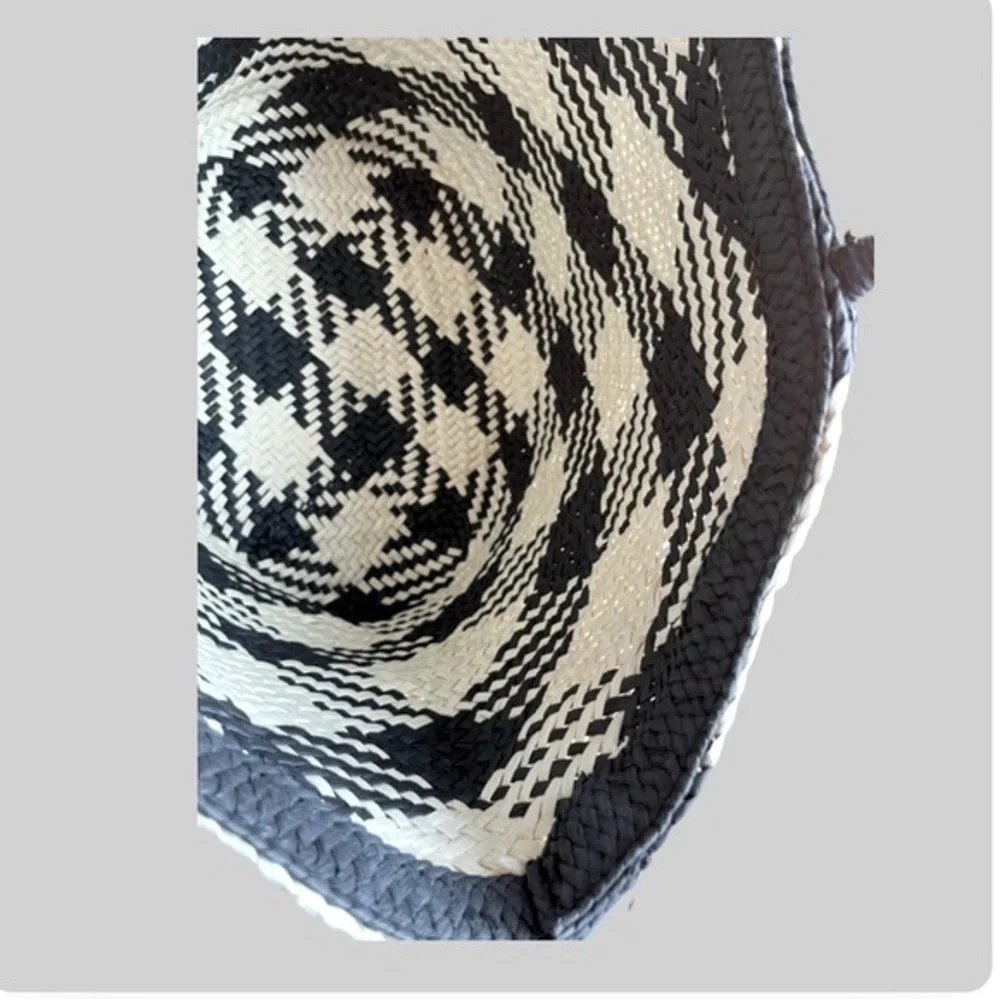 ‼️💥 PRICE DROP ☄️Chic Black and White Woven Tote Bag